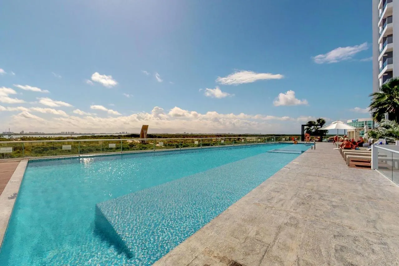 Malecon Vg02 At Torre Montevideo Apartment Cancun